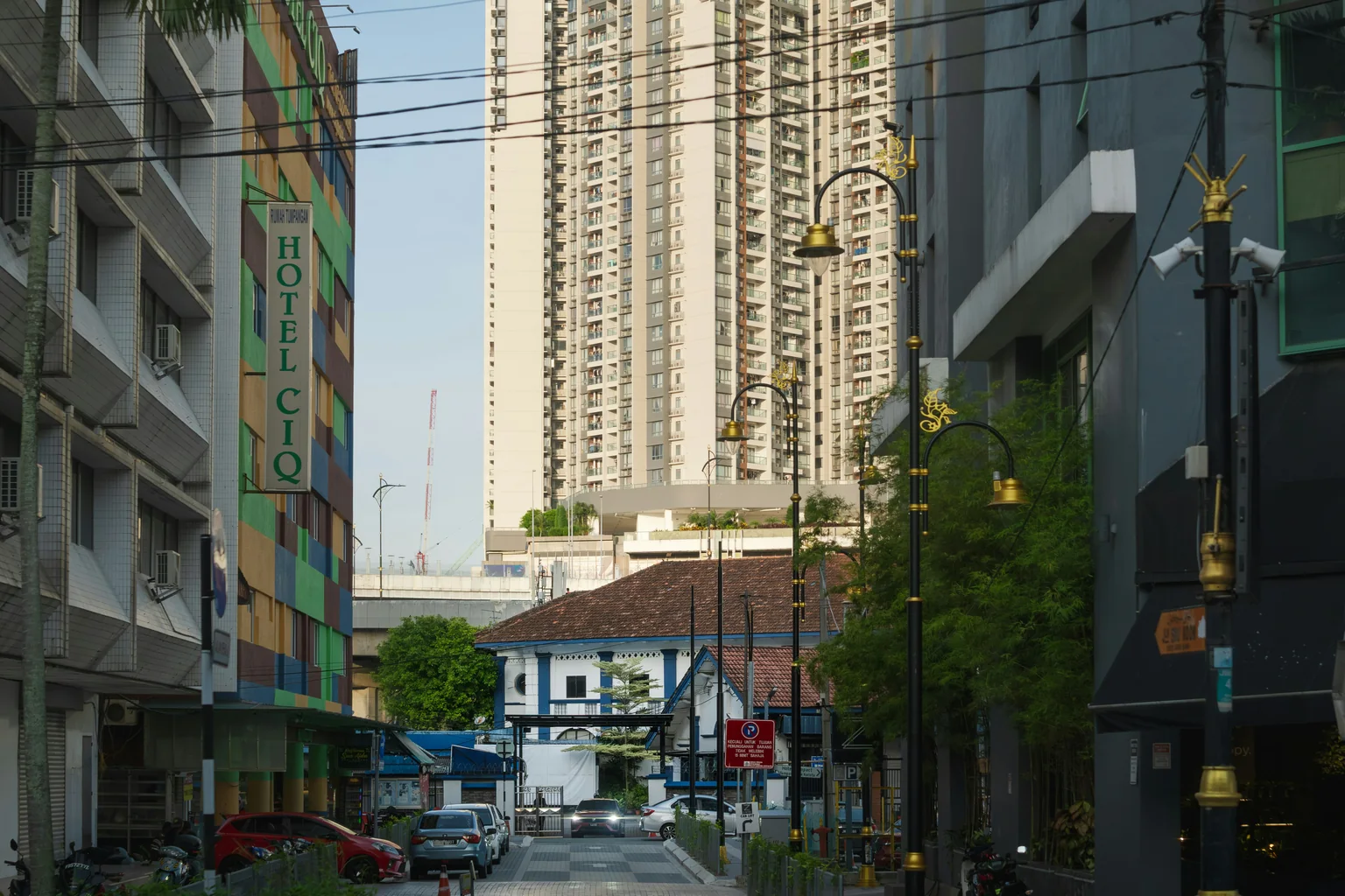 新山黄亚福街的街道与两侧建筑